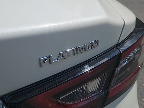 Used 2023 Nissan Maxima Platinum w/ Sport Mat Group FWD image 5