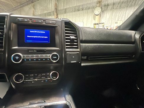 Used 2021 Ford Expedition Max Limited image 12