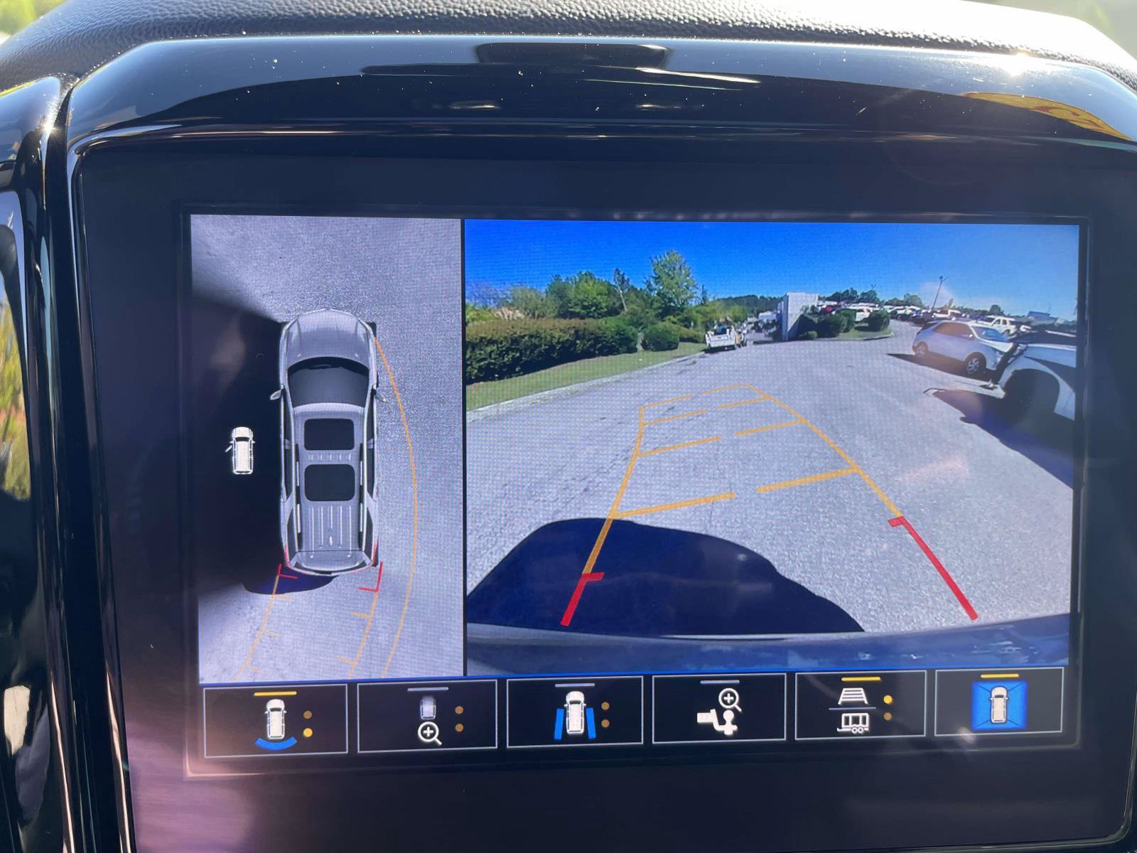 Used 2023 Chevrolet Traverse High Country FWD image 23