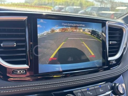 New 2026 Chrysler Pacifica Select image 18