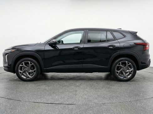 Used 2025 Chevrolet Trax LT FWD image 5
