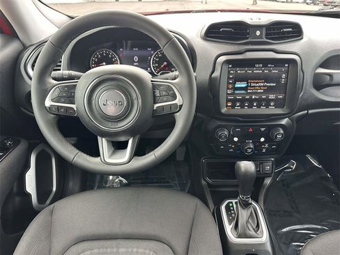 Used 2020 Jeep Renegade Latitude w/ UConnect 8.4 Nav Group image 10