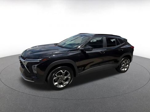 Used 2025 Chevrolet Trax LT FWD image 7