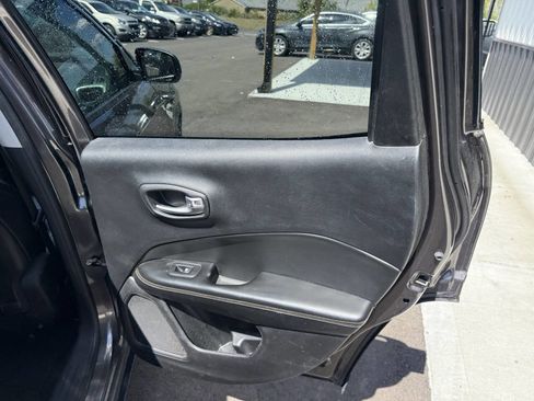 Used 2018 Jeep Compass Latitude w/ Popular Equipment Group image 18