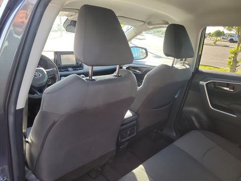 Used 2021 Toyota RAV4 XLE FWD image 13