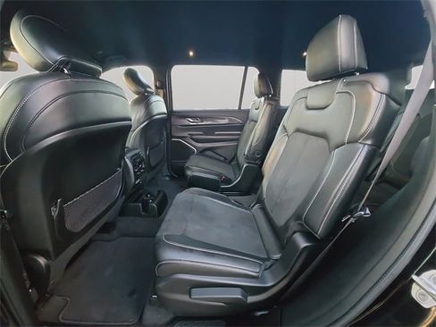 Used 2021 Jeep Grand Cherokee L Laredo image 12