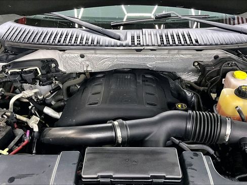 Used 2017 Ford Expedition XLT AWD/4WD image 31