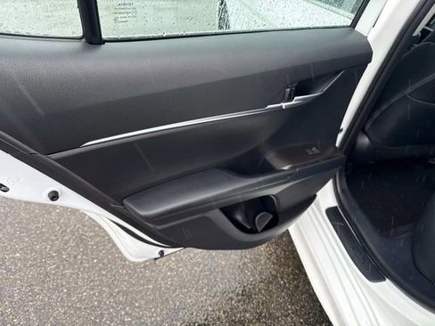Used 2024 Toyota Camry SE image 14