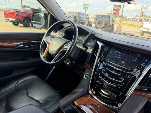 Used 2019 Cadillac Escalade Premium Luxury AWD/4WD image 86