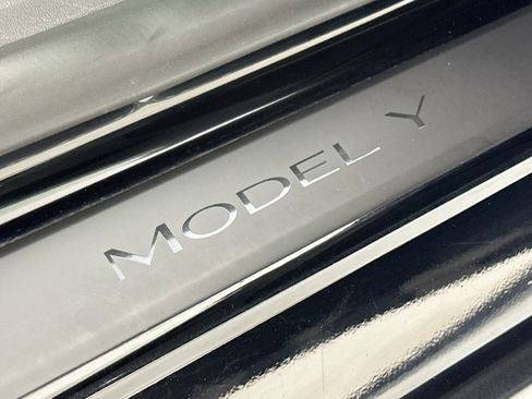 Used 2024 Tesla Model Y Long Range image 8