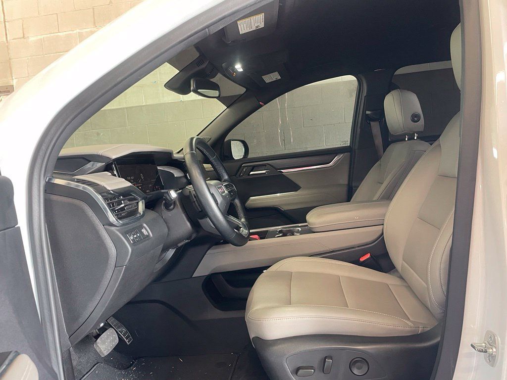 Used 2024 GMC Acadia Elevation w/ Luxury Package FWD image 10