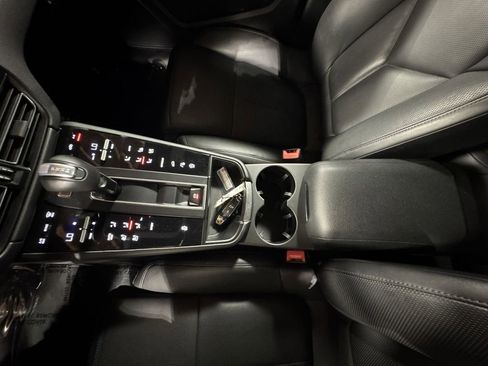 Used 2024 Porsche Macan Base image 29