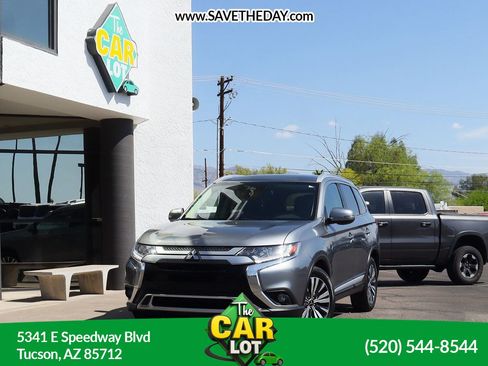 Used 2020 Mitsubishi Outlander SE FWD image 1