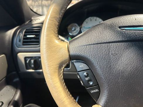 Used 2004 Ford Thunderbird image 17