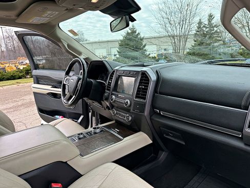 Used 2019 Ford Expedition Platinum image 23