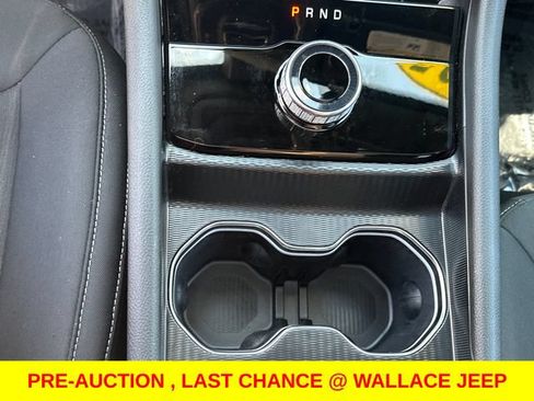Used 2025 Jeep Grand Cherokee Laredo X RWD image 19