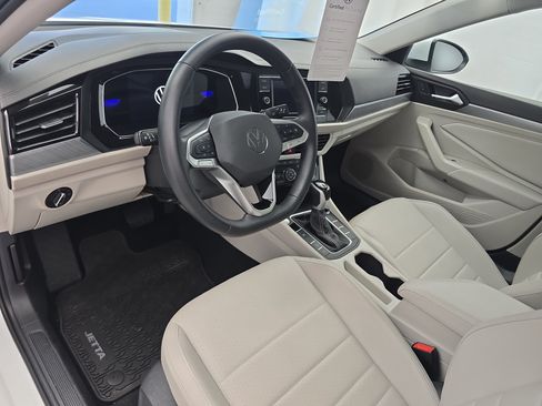 Certified 2023 Volkswagen Jetta SE FWD image 15