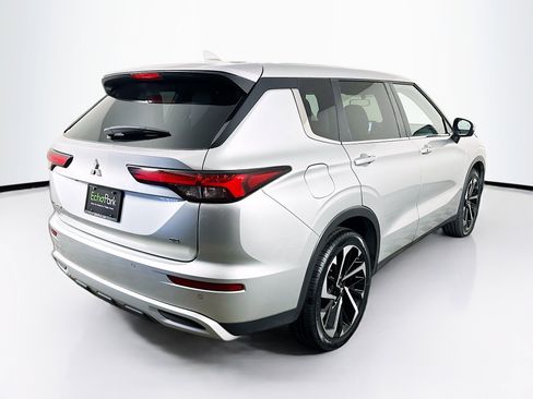 Used 2024 Mitsubishi Outlander SE image 9