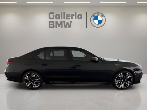 Certified 2023 BMW 740i image 7