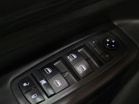 Used 2020 Jeep Grand Cherokee Laredo image 27