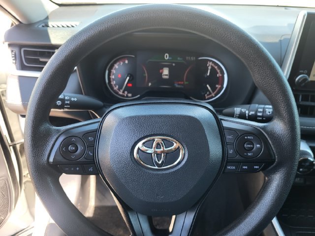 Used 2025 Toyota RAV4 XLE AWD/4WD image 15