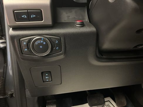 Used 2015 Ford F150 Platinum w/ Equipment Group 701A Luxury image 16