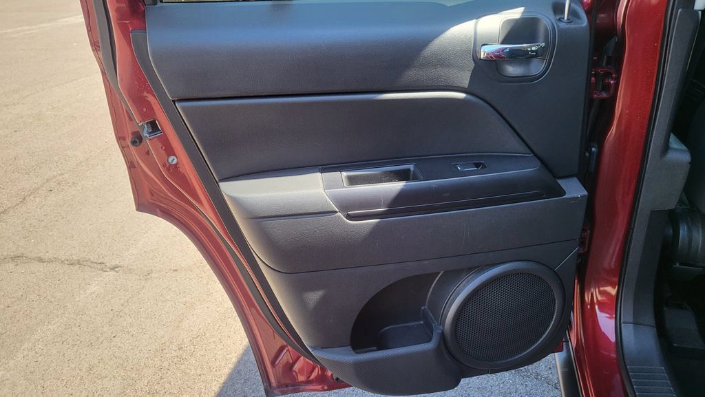 Used 2014 Jeep Patriot Latitude FWD image 23