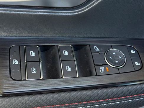 New 2026 Nissan Kicks SR AWD/4WD image 12
