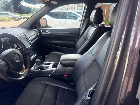 Used 2021 Jeep Grand Cherokee Laredo X RWD image 9