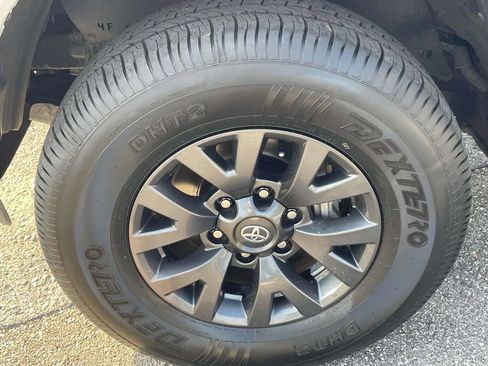 Used 2022 Toyota Tacoma SR5 w/ Technology Package image 8