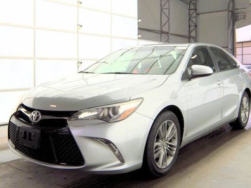 Used 2017 Toyota Camry SE w/ Protection Package (Q2) image 6