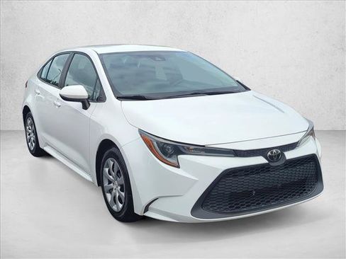 Used 2022 Toyota Corolla LE FWD image 3