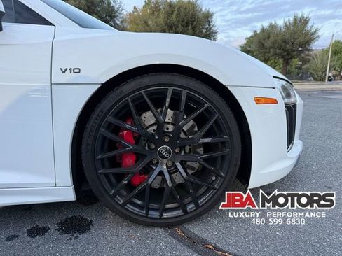Used 2018 Audi R8 V10 w/ Carbon Exterior Package image 38