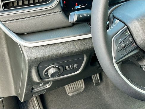 New 2025 Jeep Grand Cherokee Laredo image 13