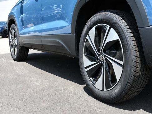 New 2025 Volkswagen Taos SE image 9