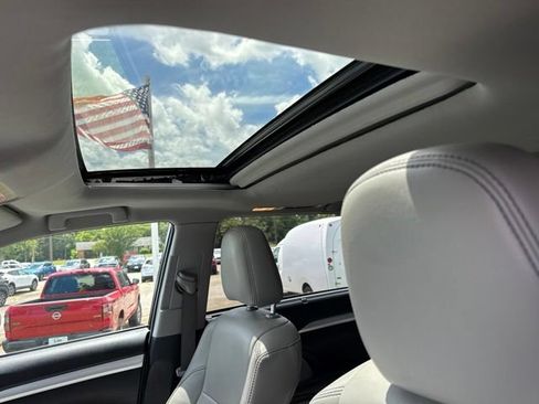 Used 2019 Toyota Highlander XLE AWD/4WD image 12