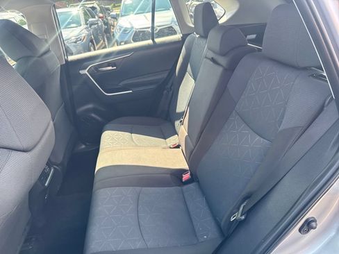 Used 2025 Toyota RAV4 XLE AWD/4WD image 36