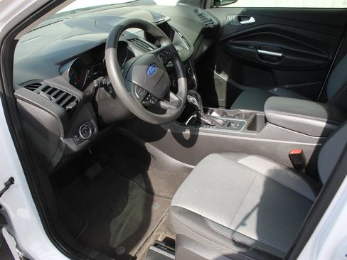 Used 2019 Ford Escape SE FWD image 6