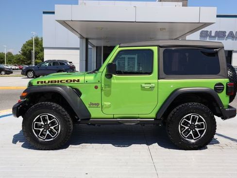 Used 2025 Jeep Wrangler Rubicon w/ Convenience Group AWD/4WD image 2