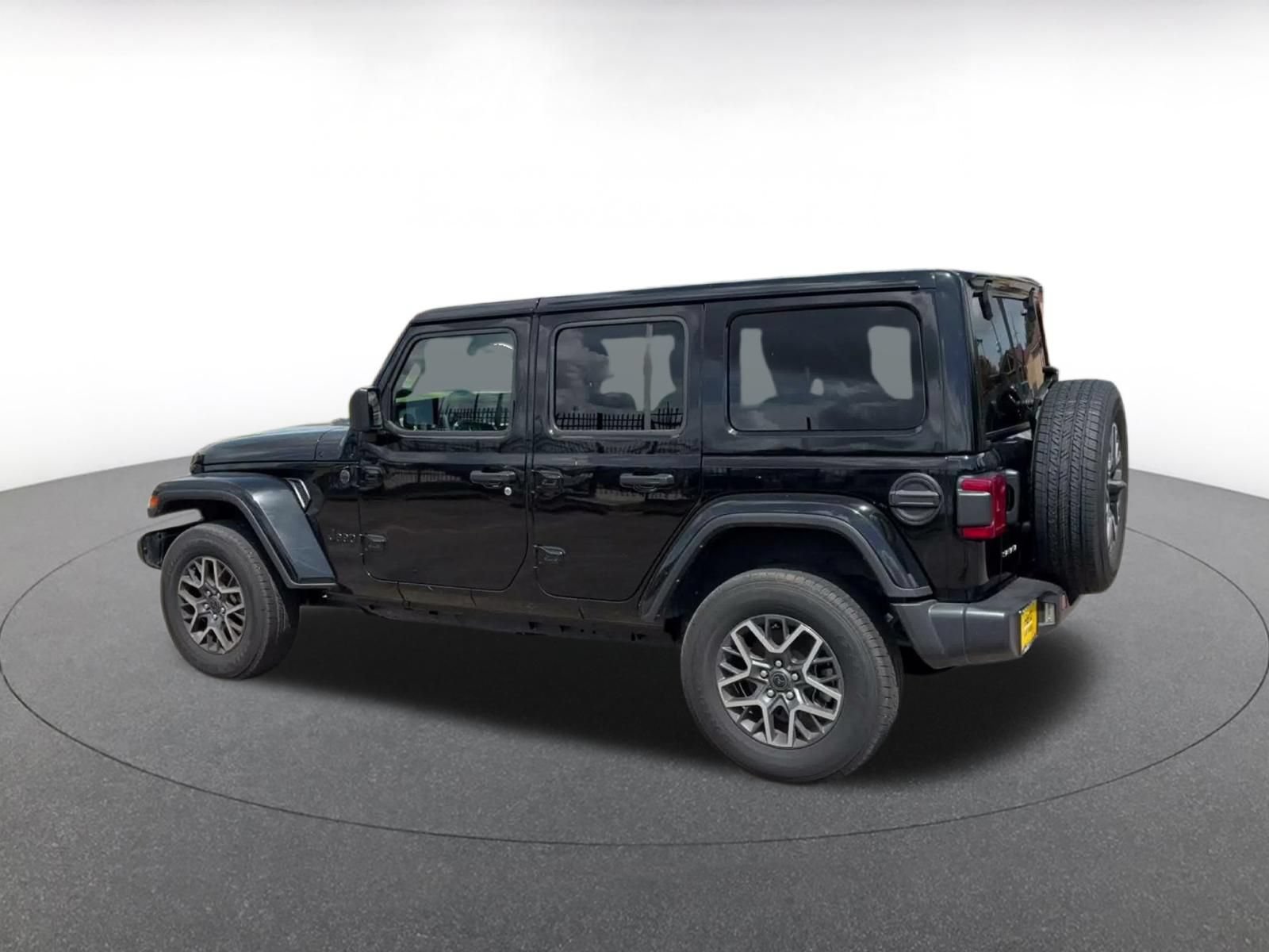 Used 2025 Jeep Wrangler Unlimited Sahara AWD/4WD image 9