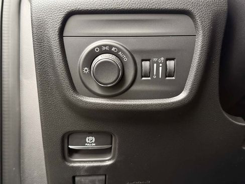 New 2025 Jeep Grand Cherokee Altitude image 19