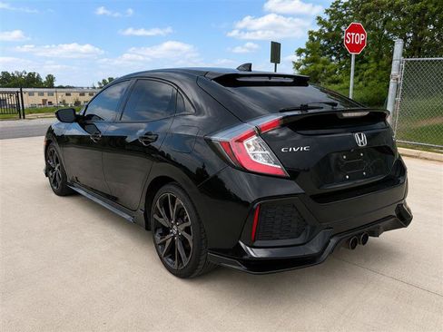 Used 2017 Honda Civic Sport Touring image 4