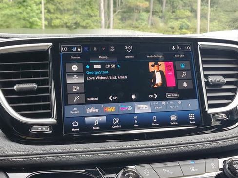 New 2026 Chrysler Pacifica Limited w/ Uconnect Theater Family Group image 29