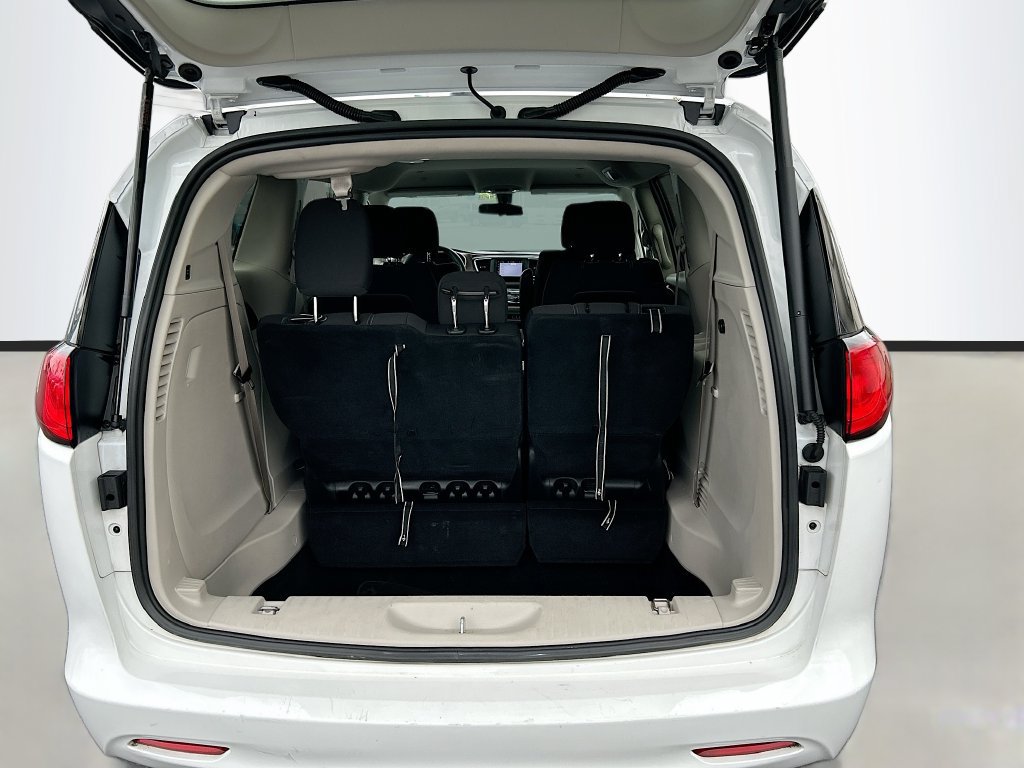 Used 2022 Chrysler Voyager LX FWD image 25