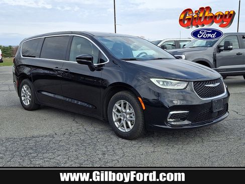 Used 2025 Chrysler Pacifica Select FWD image 1