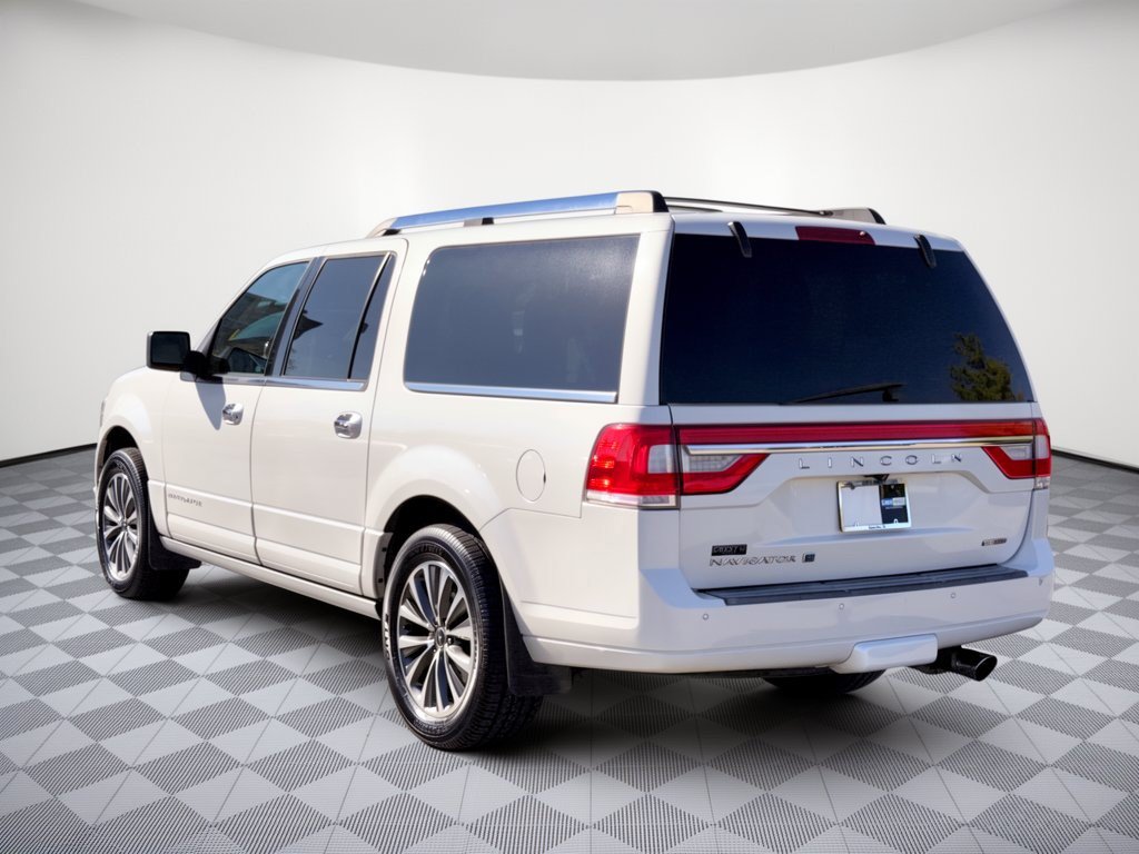 Used 2015 Lincoln Navigator L 4WD image 3
