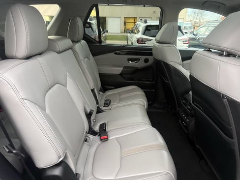 Used 2024 Honda Pilot Touring image 28