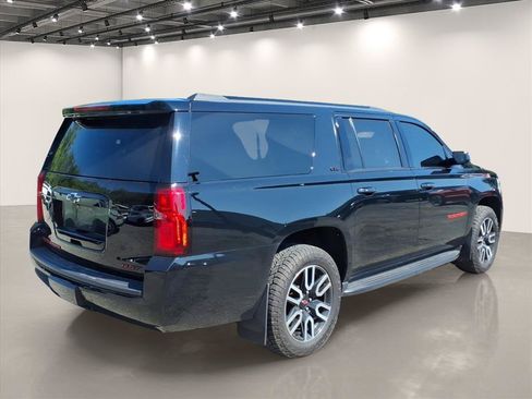 Used 2018 Chevrolet Suburban LT AWD/4WD image 7