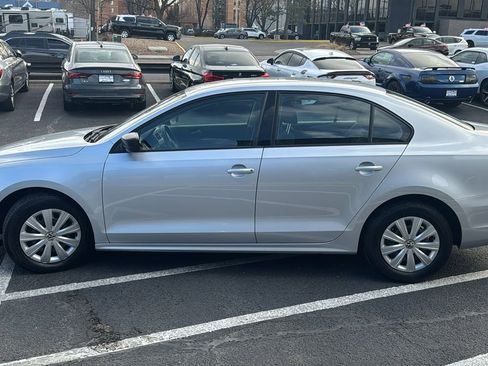 Used 2012 Volkswagen Jetta 2.0L S image 6