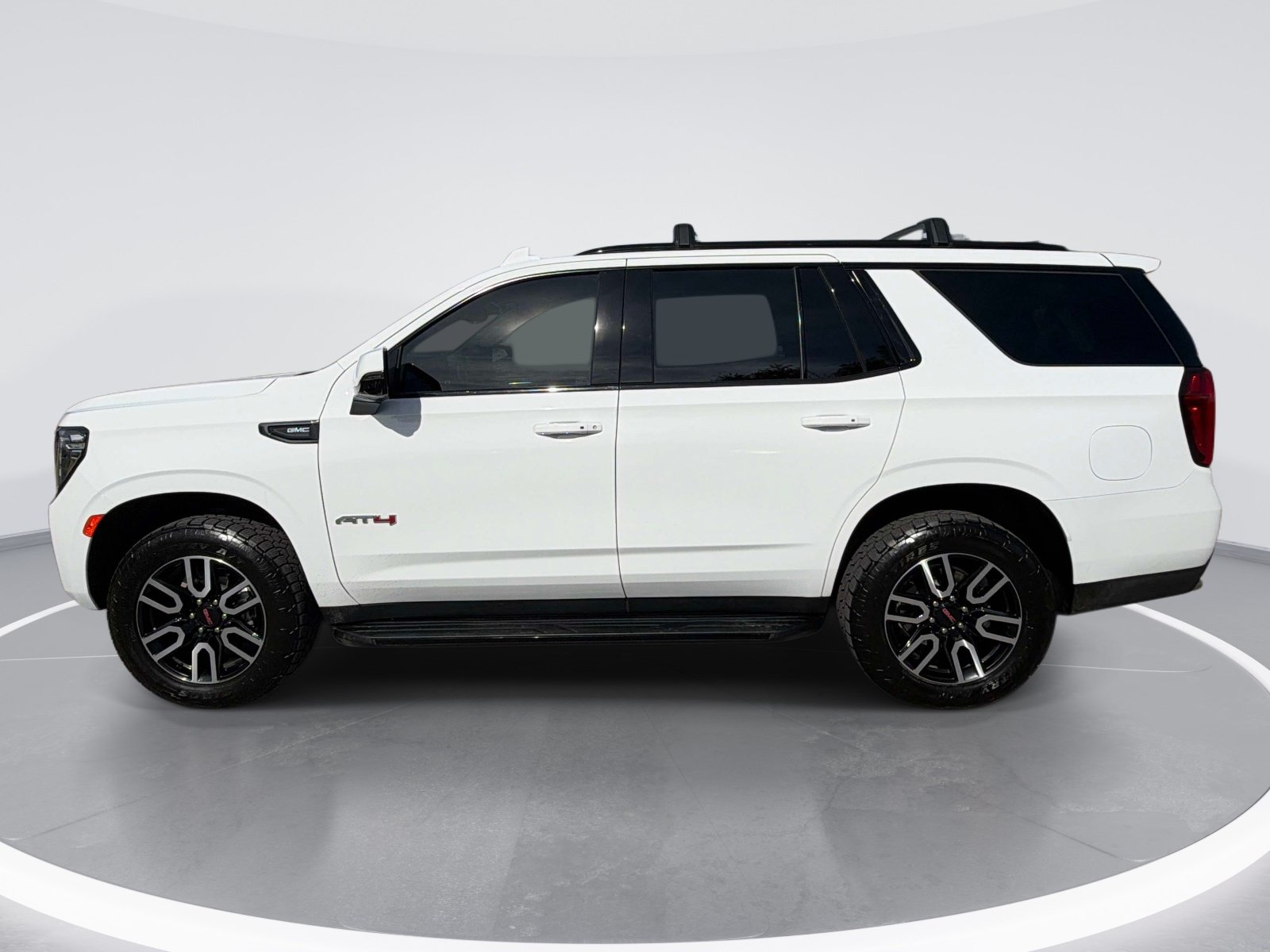 Used 2024 GMC Yukon AT4 w/ Technology Package AWD/4WD image 5